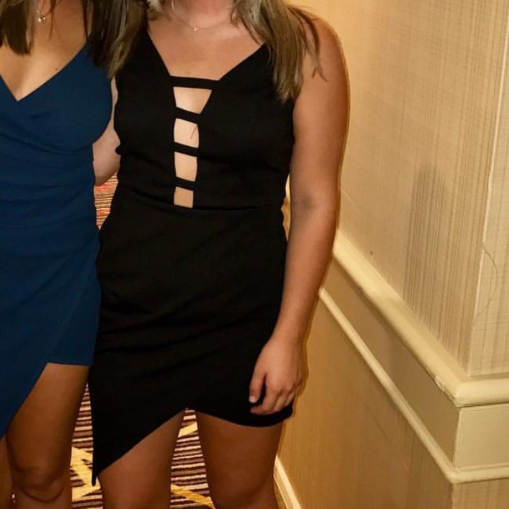 Black symmetrical cute dress!